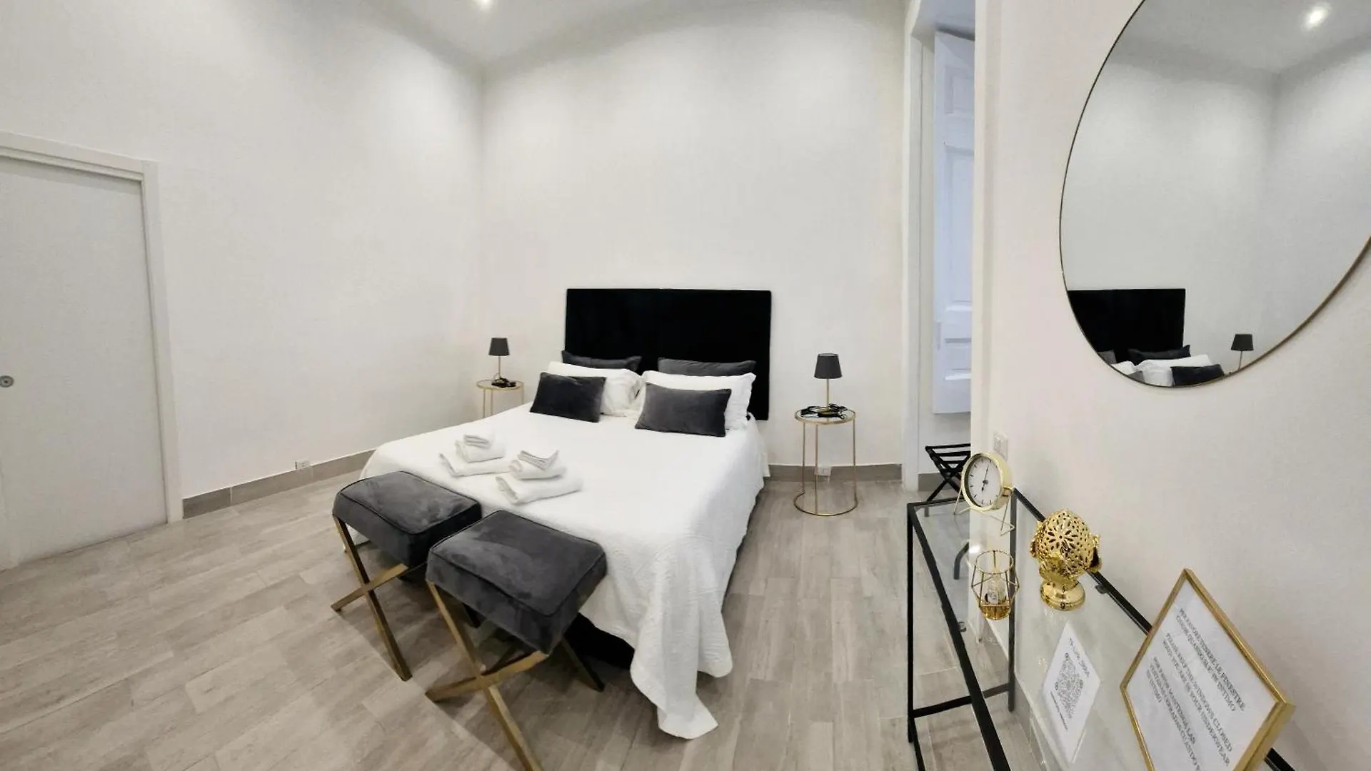 Bed & Breakfast Maison Marinella Boutique Room Naples Italy